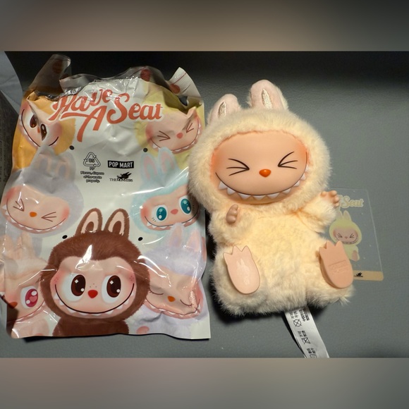 Pop Mart LaBubu Have A Seat Sisi